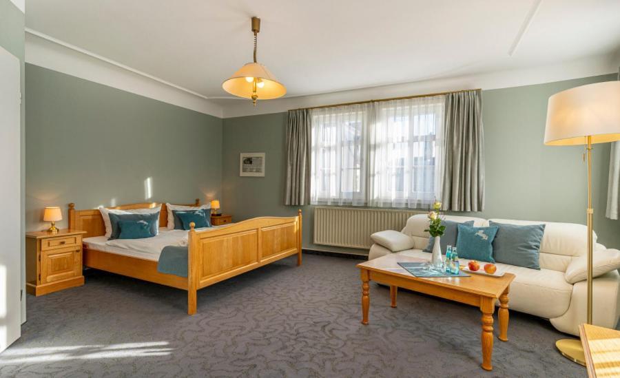 Hotel Ross Zwoenitz Экстерьер фото